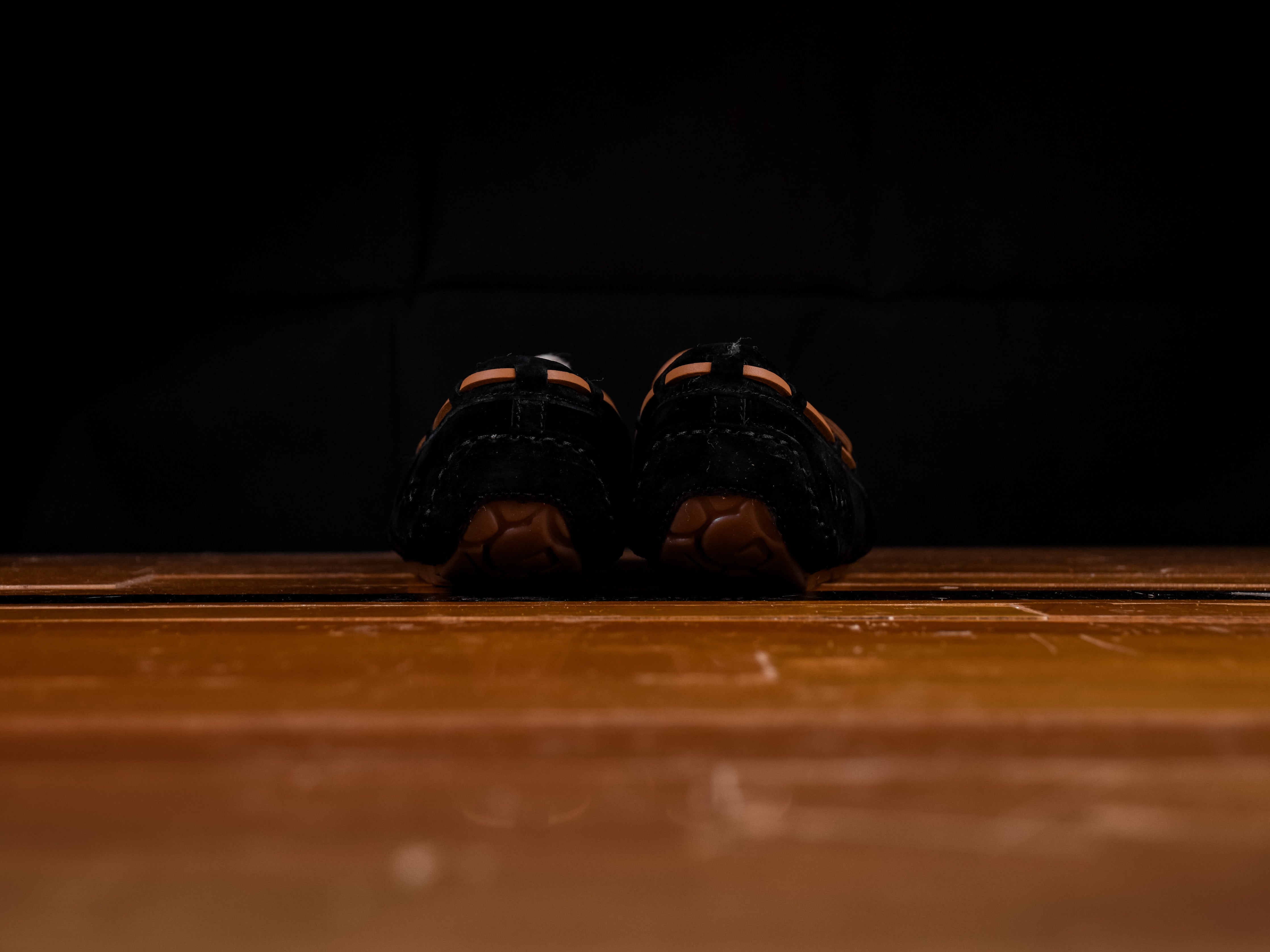 UGG Womens Dakota Shoes