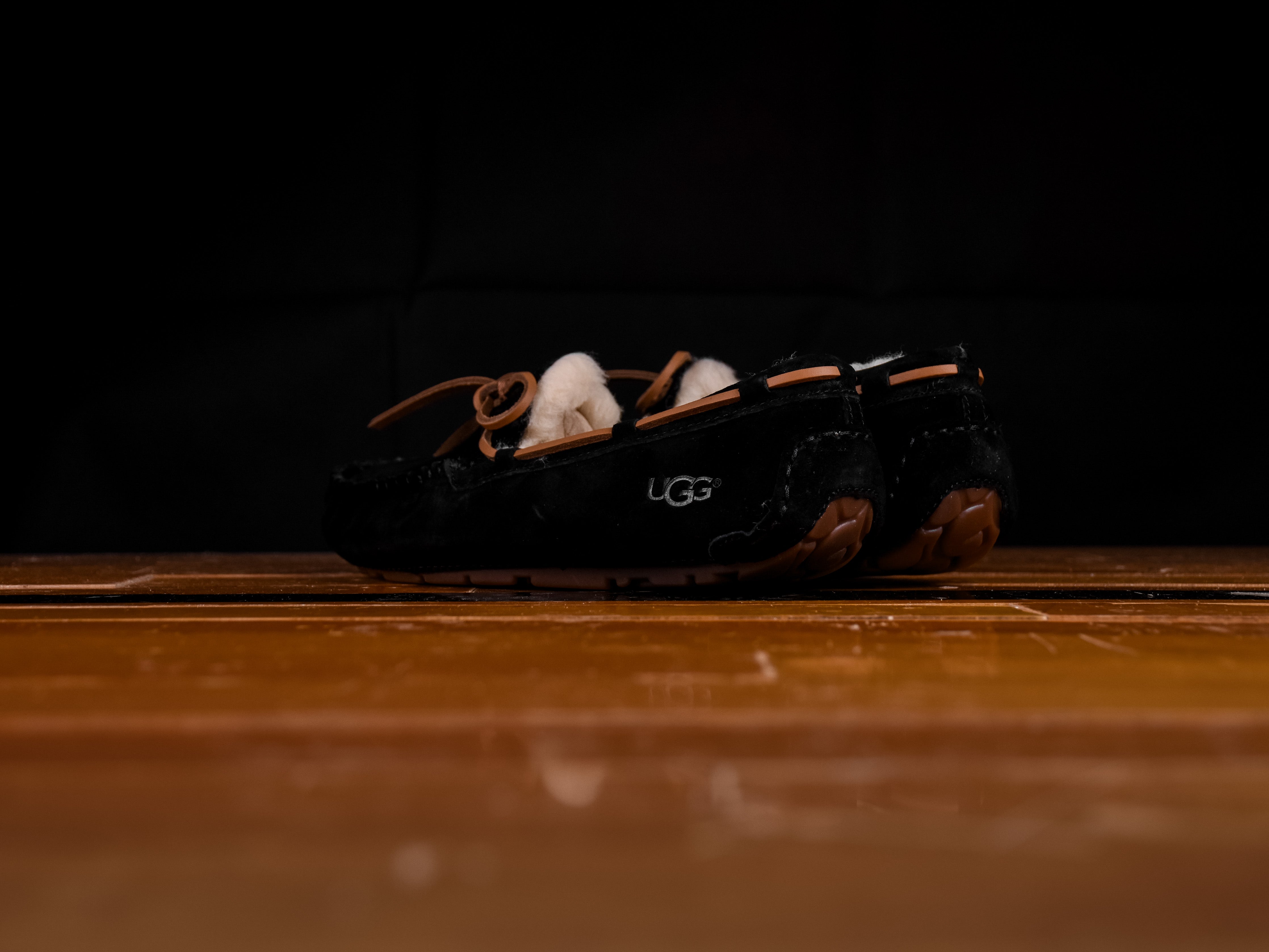 UGG Womens Dakota Shoes