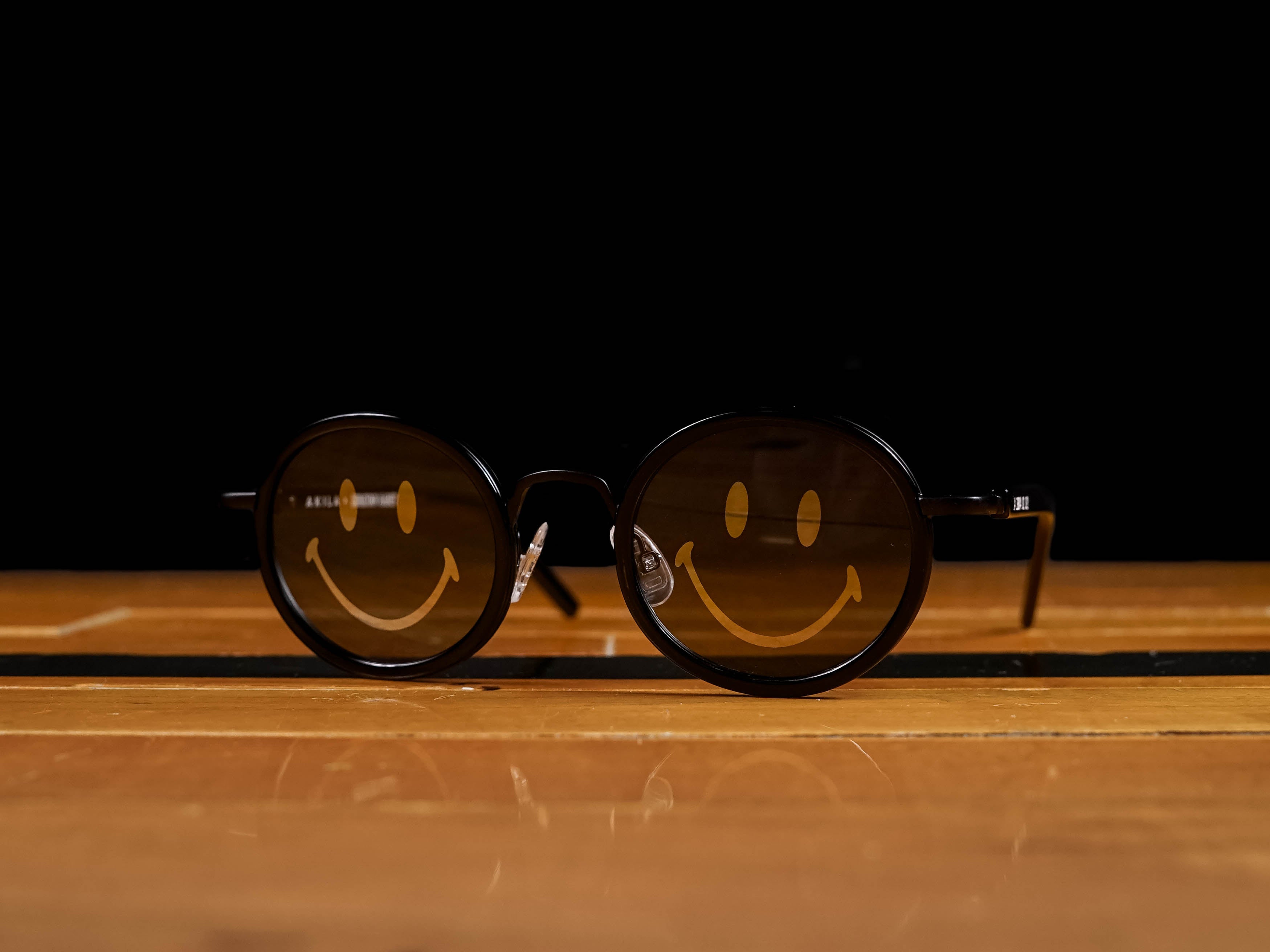 Chinatown Market Smiley Akila Sunglasses