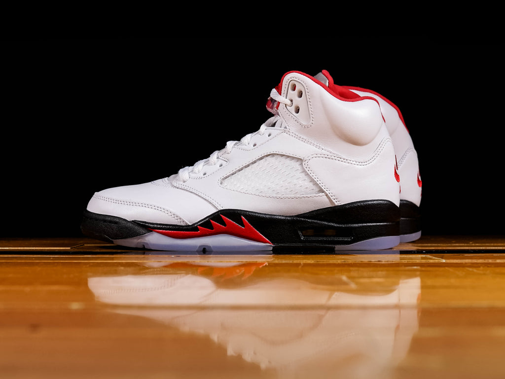 NIKE AIR JORDAN 5 RETRO