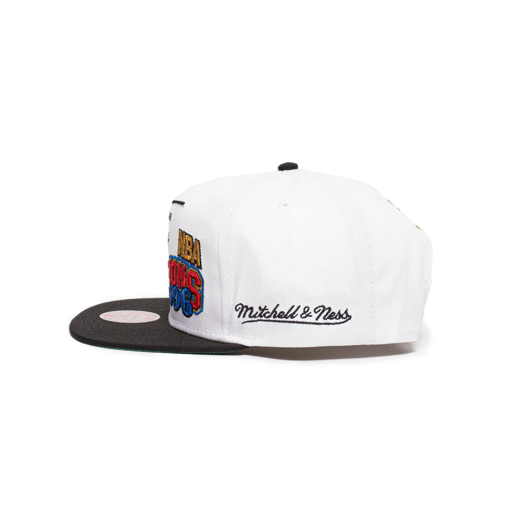 Mitchell & Ness NBA 96 Bulls Champions Wave 2T Snapback White Black