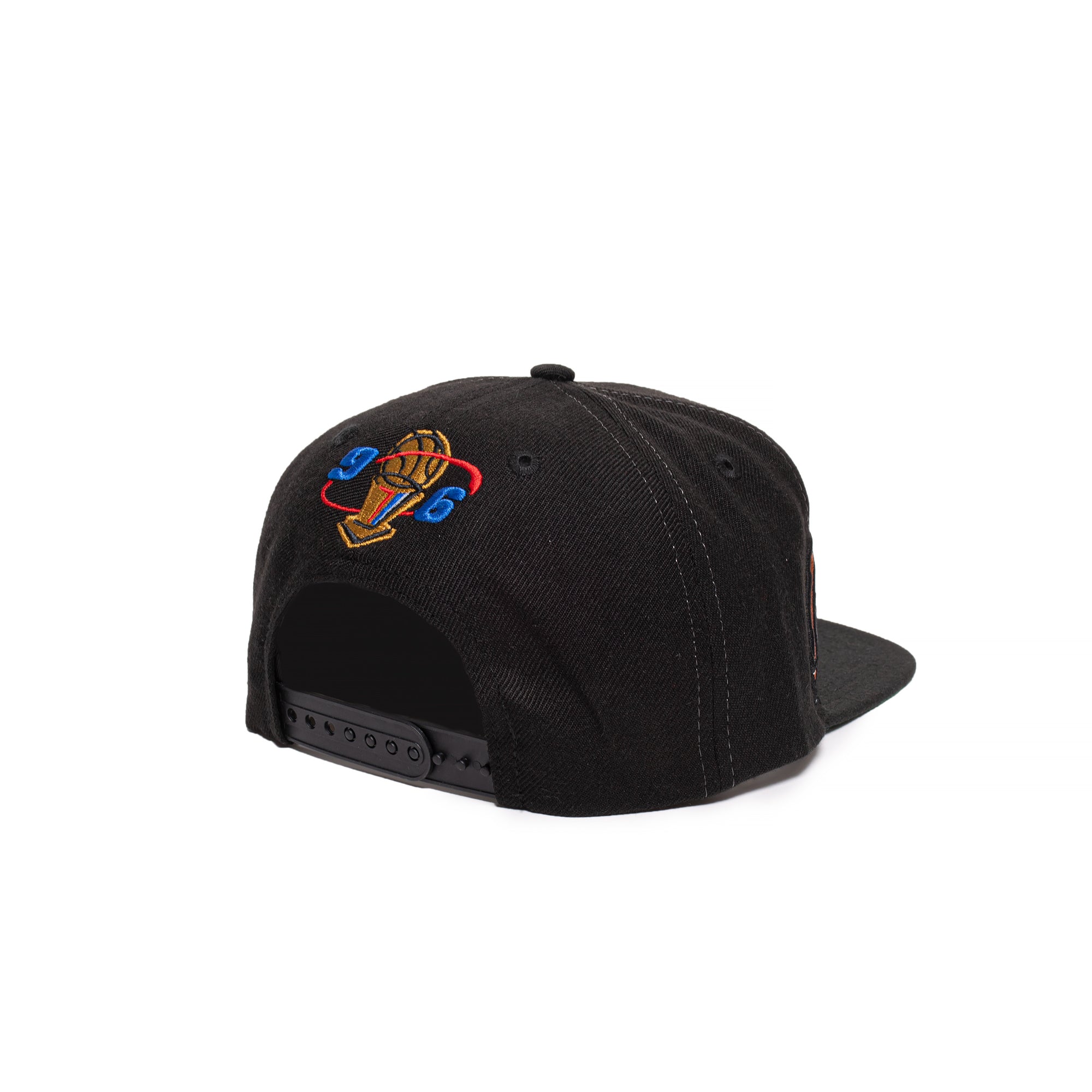 Michell & Ness Mens Chicago Bulls 96 Champions Wave Snapback 'Black'