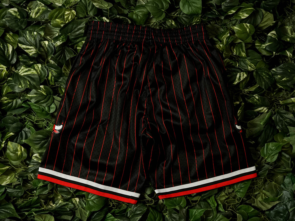 Mitchell & Ness Chicago Bulls Swingman Shorts Alternate 1996-97 - Black XL