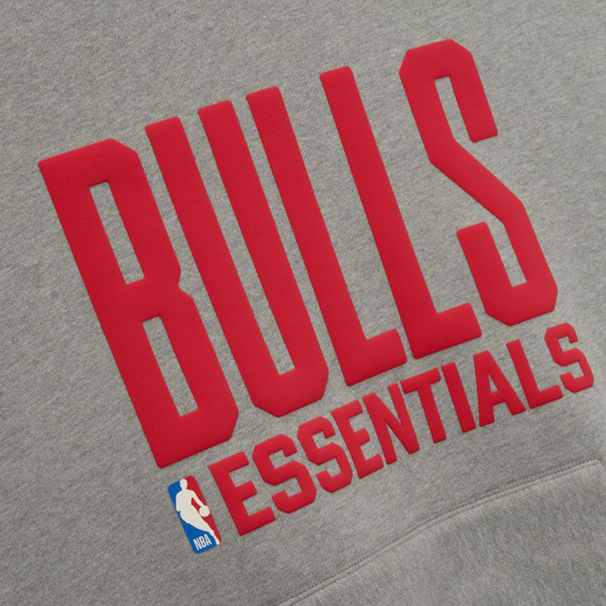 Fear of God ESSENTIALS x NBA Mens Bulls Sports Fit Crewneck