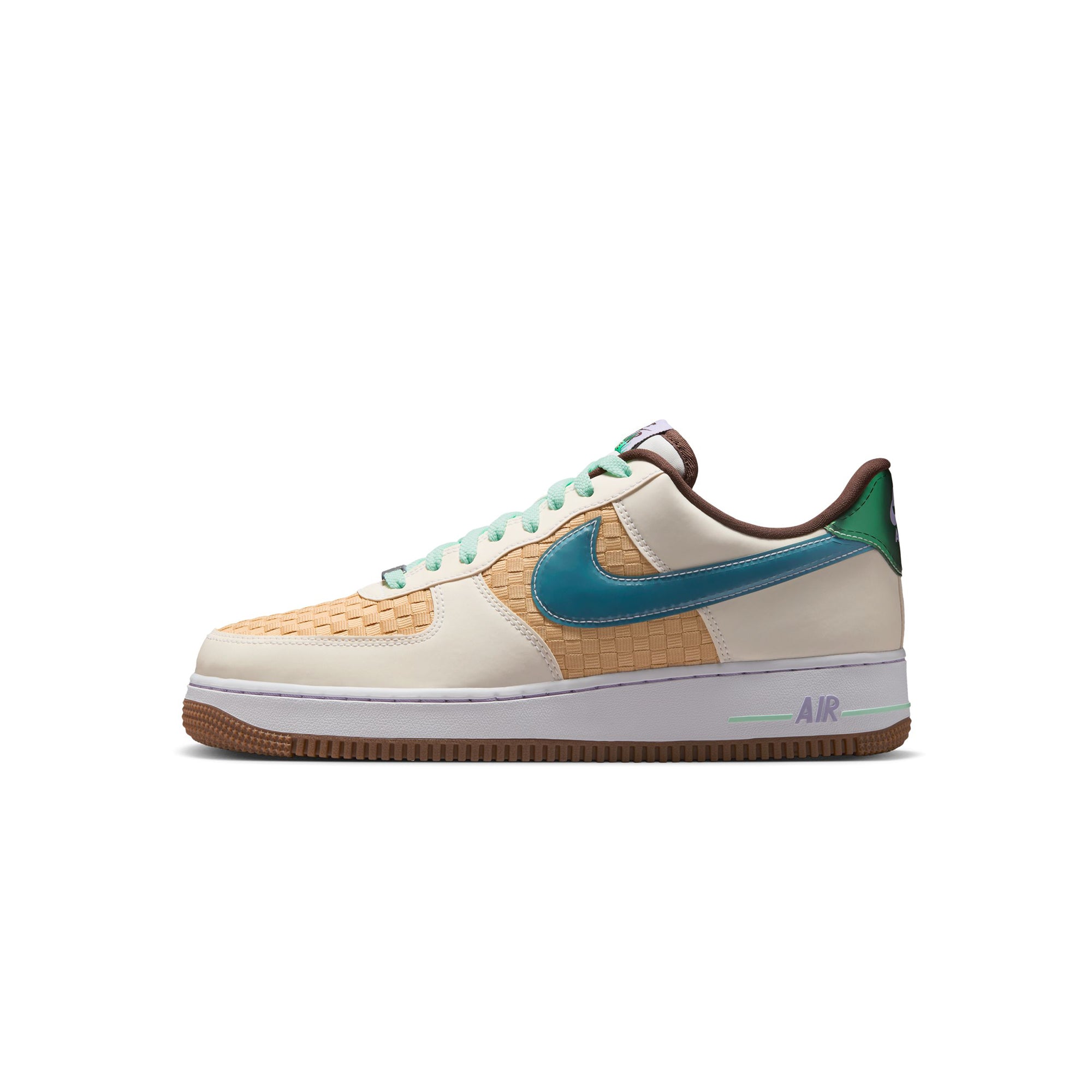 Nike Mens Air Force 1 Retro QS Shoes