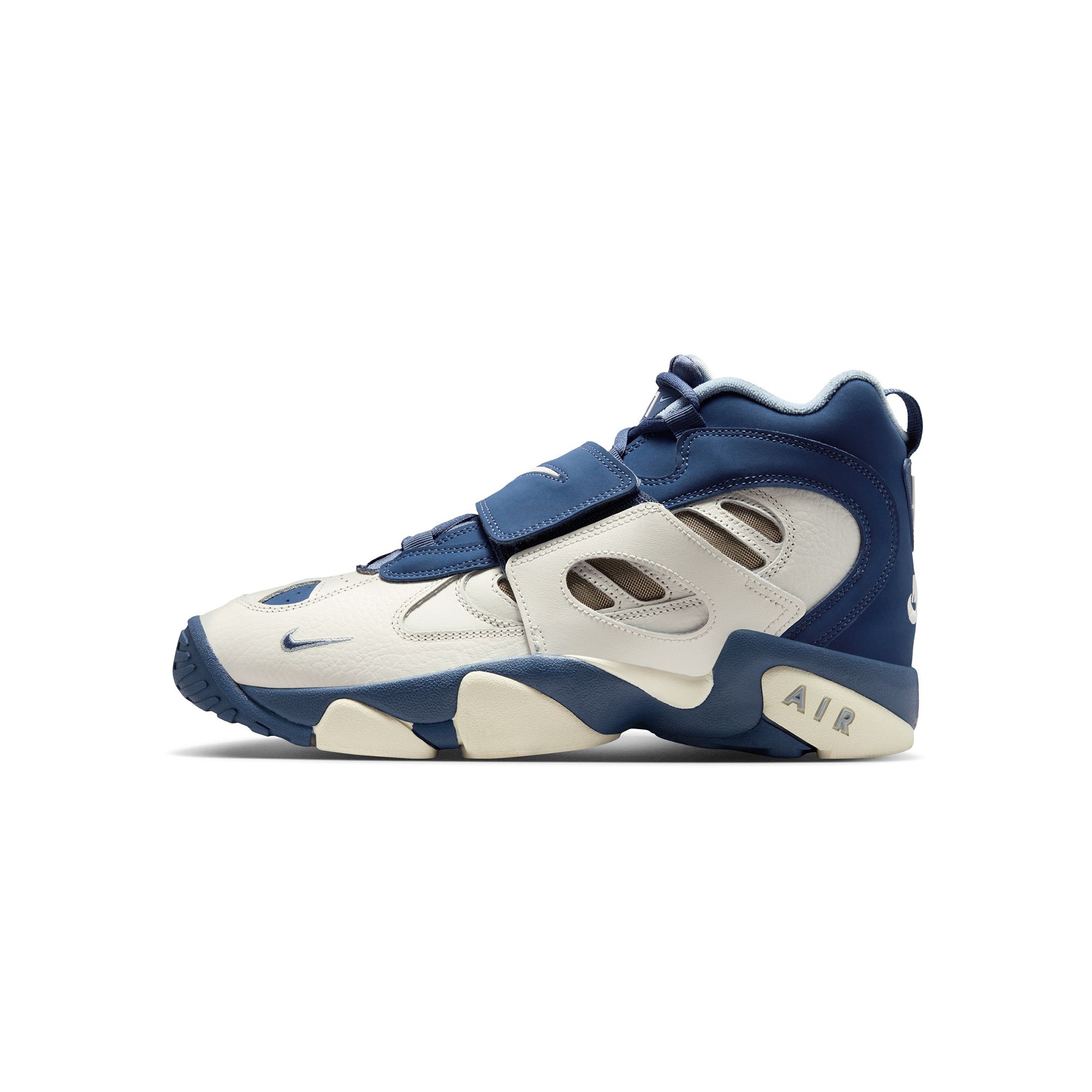 Nike Mens Air Diamond Turf II Shoes