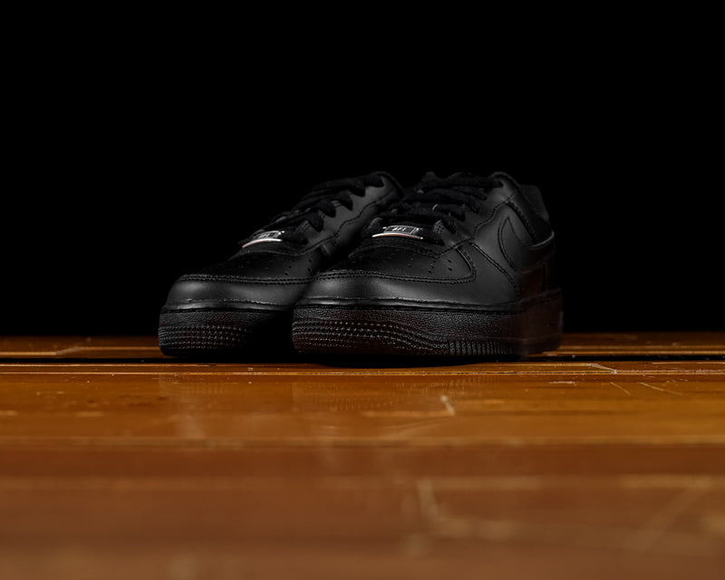 Nike 314192-009: Air Force 1 GS Kids Trainers Black Sneaker
