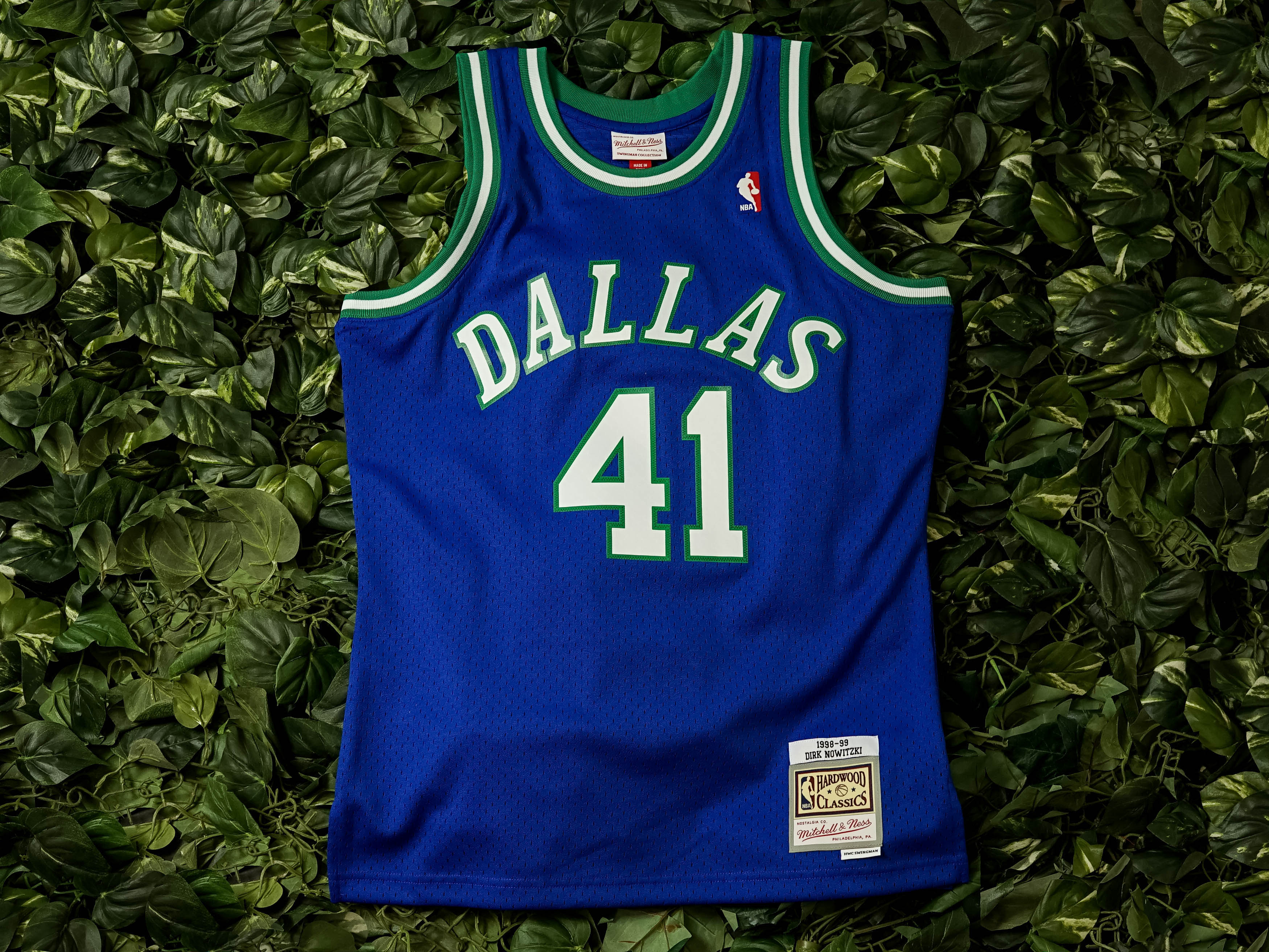 Mitchell & Ness 'Dirk Nowitzki' '98 NBA Swingman Jersey [SMJYGS18158-DMAROYA98DNO]
