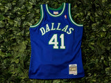 Mitchell & Ness 'Dirk Nowitzki' '98 NBA Swingman Jersey [SMJYGS18158-DMAROYA98DNO]